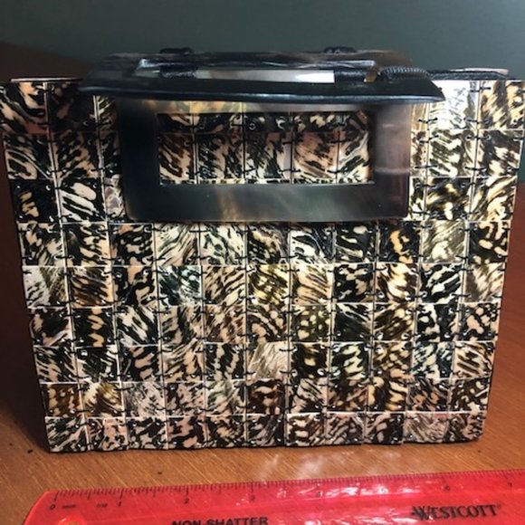 Handcrafted Mother of Pearl Purse - Picture 5 of 7